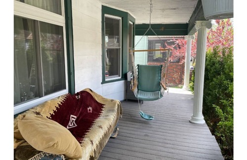 Lowry Hill East House | Remodeled one bedroom apt. #2 in the Uptown area