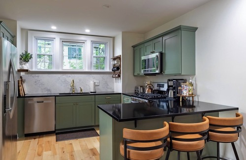 Cayuga House | Remodeled Peaceful Retreat