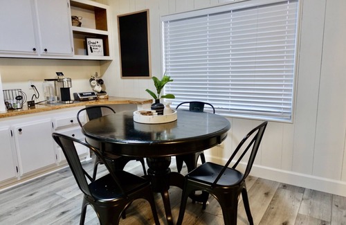 Holiday Shores House | Remodeled river home centrally located-10 min from laughlin 5 min from the water