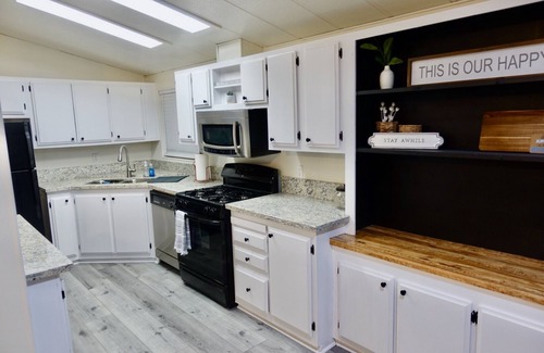 Holiday Shores House | Remodeled river home centrally located-10 min from laughlin 5 min from the water
