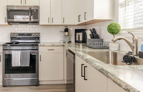 Rochester House | Remodeled single-family house, 1 mile away from Rochester Airport