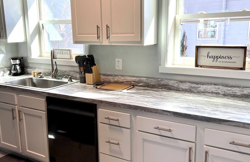 Dunbar Apartment | Remodeled townhouse - 5 mins from Shawnee Sports Complex!