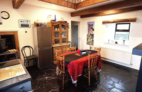 North Tipperary House | Remodelled historical house w/17th century tower. Pet friendly. Boardgames!