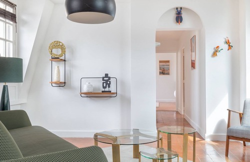 Marais Apartment | Renaissance, 2BR/1BA, 5 people