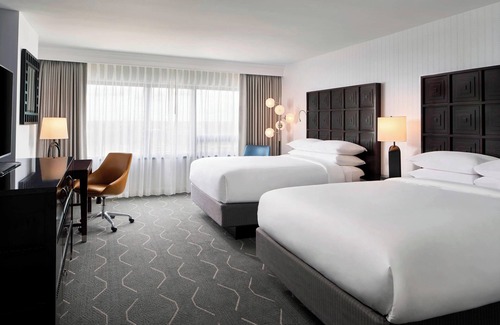 Inner Harbor Hotel | Renaissance Baltimore Harborplace Hotel