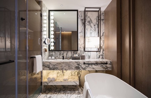 Yuhang District Hotel | Renaissance Hangzhou Northeast Hotel