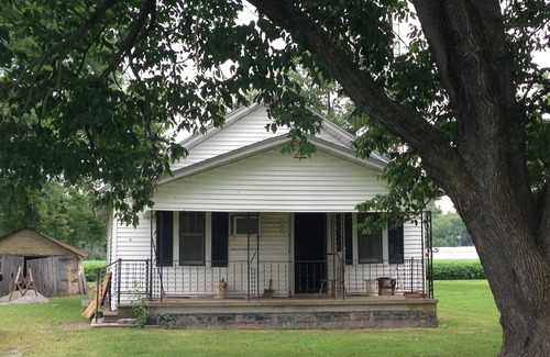 Nason Cabin | Rend Lake Hunting, Fishing, Golf Cabin