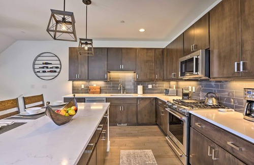 Rendezvous Apartment | Rendezvous Retreat | Sleeps 8 | Game Night Ready