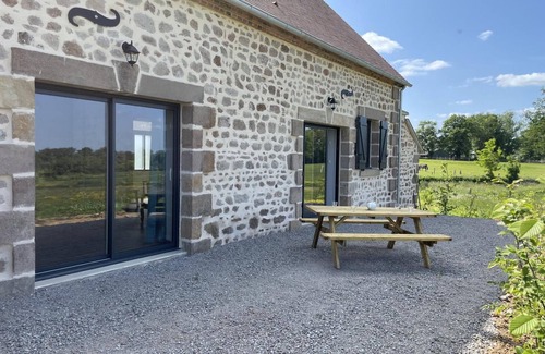 Ygrande Cottage | Renovated 18th-century farmhouse with garden, fireplace, Wi-Fi, and parking