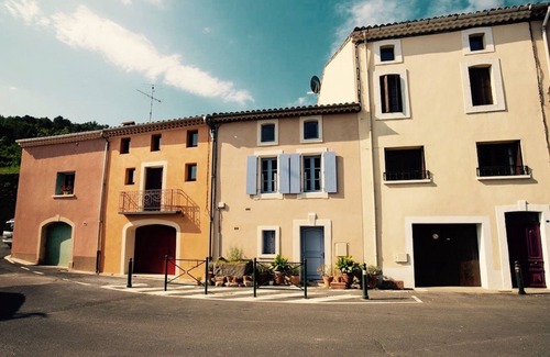Cessenon-sur-Orb House | Renovated 19th Century Former French Winemakers Home (walk to river & shops)