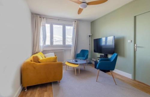 Bussiere - Cadiere Apartment | Renovated 2-Bed Apartment 2 min from Lyon