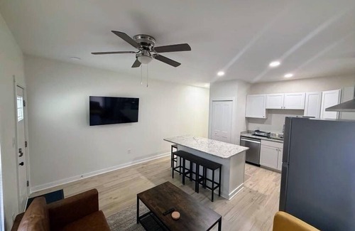 Durham Apartment | Renovated 2 Bedroom Great Central Location! New Property, Seasoned Superhost