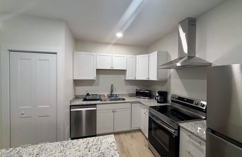 Durham Apartment | Renovated 2 Bedroom Great Central Location! New Property, Seasoned Superhost