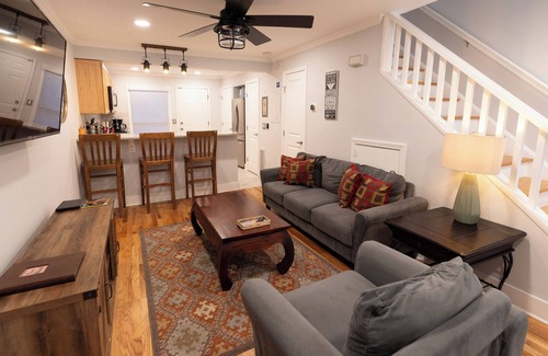 Virginia Highland House | Renovated 2br/1.5ba Townhome near the Beltline
