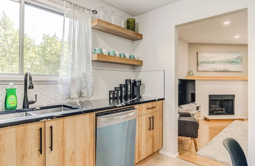 Crescent Heights Apartment | Renovated 3 bed, 2 bath! Walk downtown, HOT TUB and close to the Airport!