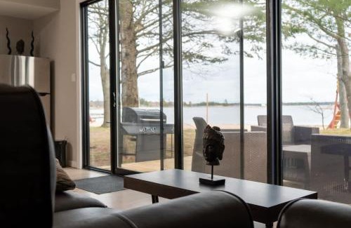 Carling House | Renovated 3-Bedroom Cottage in Georgian Bay #12