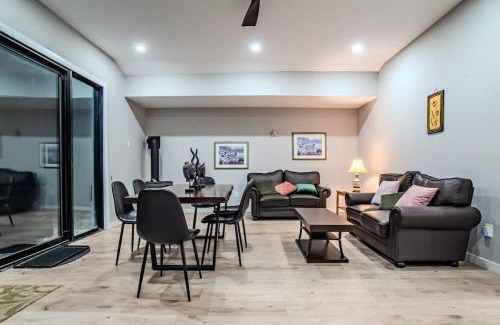 Carling House | Renovated 3-Bedroom Cottage in Georgian Bay #12