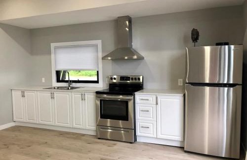 Carling House | Renovated 3-Bedroom Cottage in Georgian Bay #12