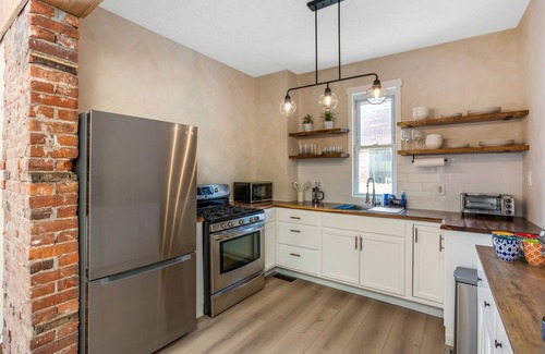 Franklin Park House | Renovated 3BD/2.5 BA On Franklin Park Conservatory! Private Gate to East Market