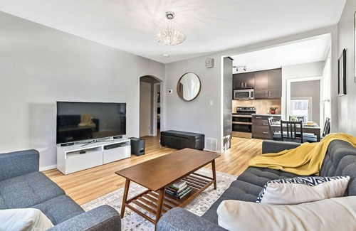 Bridgeland House | Renovated 3BR Character Home in the heart of Calgary