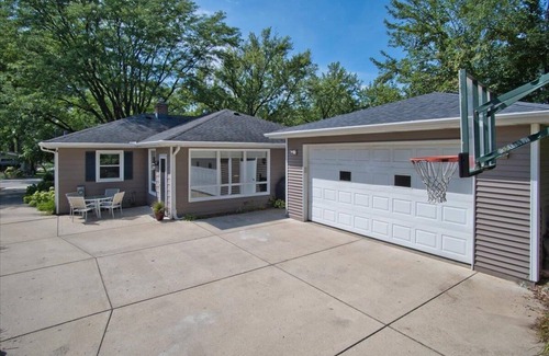 Madison House | Renovated 4 BR Home Near Madison