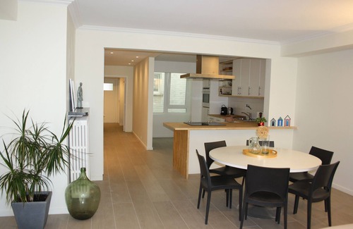 Knokke Apartment | Renovated apartment (115m²) in the heart of Knokke at 750m from the beach
