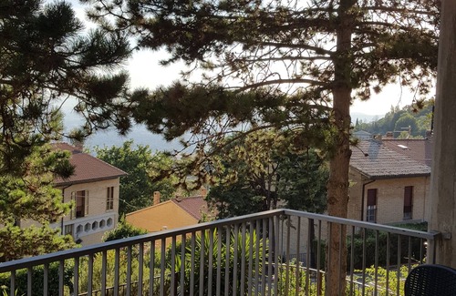 Assisi Apartment | Renovated apartment a stone's throw from the center of Assisi-up to 6 people