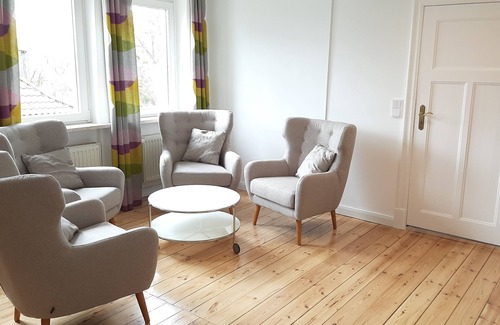 Schwerin Apartment | Renovated apartment in listed villa with lake view