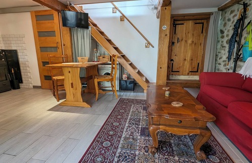 Prades Cottage | Renovated barn with garden access