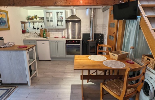 Prades Cottage | Renovated barn with garden access