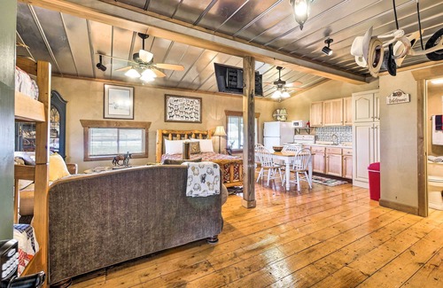 Perrysville Apartment | Renovated Bunkhouse on 12-Acre Horse Farm!