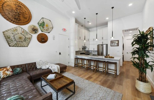 Central Business District Hotel | Renovated CBD Units Near French Quarter