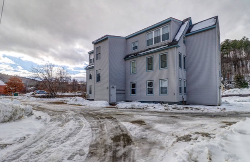 Proctorsville Condo | Renovated condo, walk to dining, on bus route to ski slopes