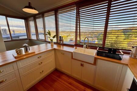 West Launceston House | Renovated Cottage Near Cataract Gorge Launceston
