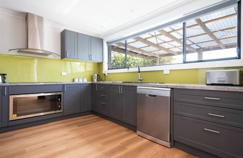Invermay House | Renovated Delight in Invermay: WiFi & Parking