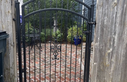 Touro Apartment | Renovated Efficiency steps away from Magazine St