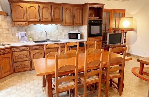 Mont-pres-Chambord Cottage | Renovated Farmhouse near Loire Castles with Private Terrace and Garden