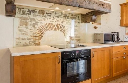 Saint-Pere-en-Retz Cottage | Renovated Farmhouse: 4BR, SPA, WiFi, Baby Gear, Near Pornic