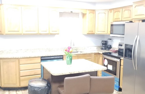 Seabrook House | Renovated home with 7 Bedrms with 4 Full Baths. 20 minutes from DC & Baltimoren