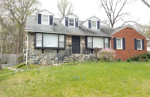 Seabrook House | Renovated home with 7 Bedrms with 4 Full Baths. 20 minutes from DC & Baltimoren