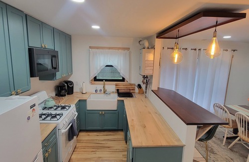 Angola on the Lake House | RENOVATED House 2 Minute walk to a Private Beach Access, Food/Bars/Parks, WiFi !