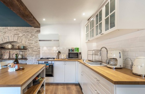 Cenans Cottage | Renovated house by the Ognon with large garden and private beach