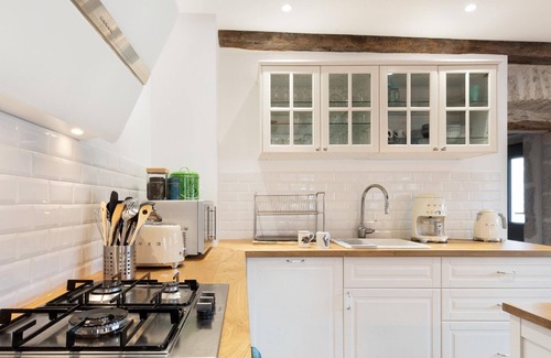 Cenans Cottage | Renovated house by the Ognon with large garden and private beach