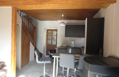Auzelles House | RENOVATED HOUSE IN CHARMING VILLAGE 45 MINUTES FROM THE RESORTS