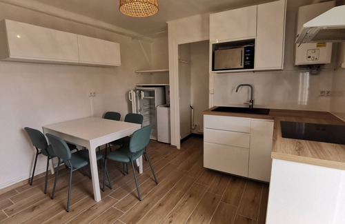 Leon House | Renovated Landaise 2 bdrms near Lake Léon