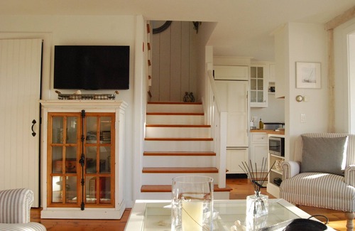 Mashpee Cottage | Renovated Nantucket Style Cottage-Ocean Views-Steps to Private Beach-CENTRAL AC!