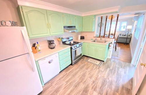 North Cape May House | Renovated, new pet-friendly rental near Bay/Beaches!