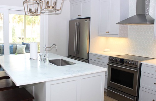 Spinnaker Beachhouses House | Renovated, Professional Decorated Townhome! Walk to Amenities! Amenity Cards!