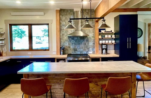 Whitepine House | Renovated Ranch Retreat in Heart of the Rockiesnn