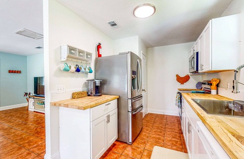 Thonotosassa House | Renovated retreat with pool, firepit, balcony, & bikes - snowbird-friendly